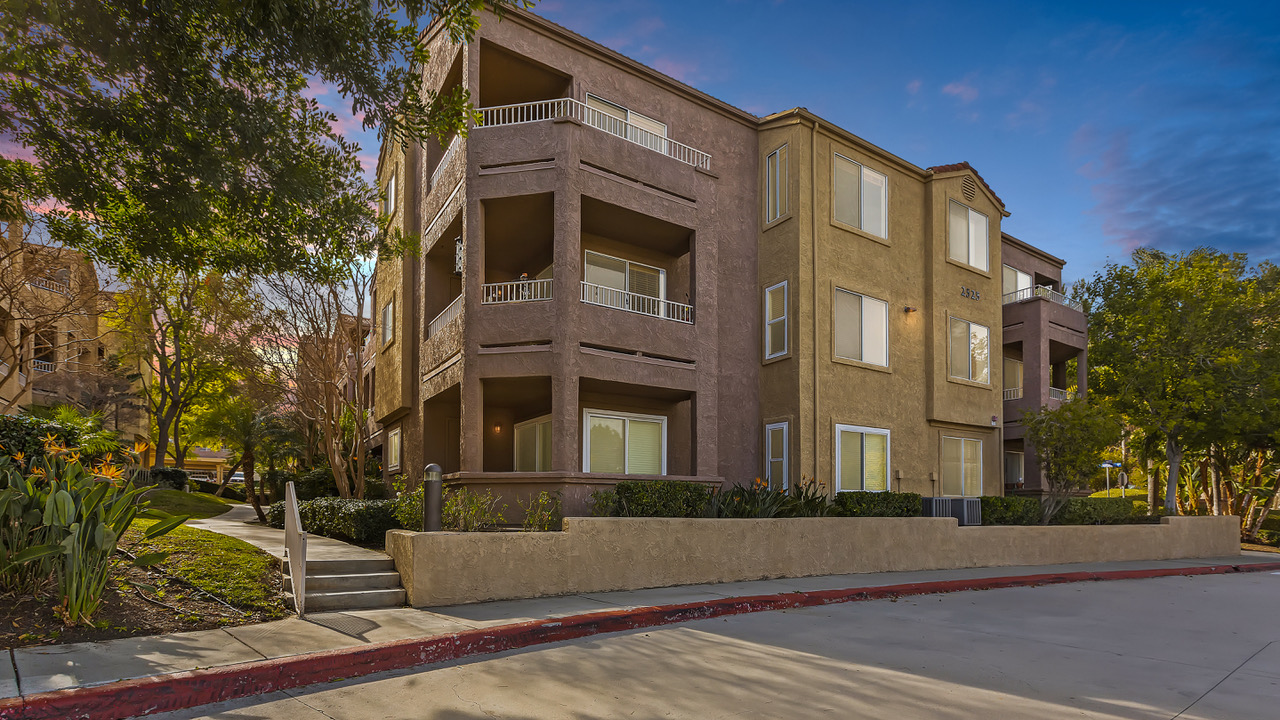 2525 San Gabriel Way #302, Corona - building exterior